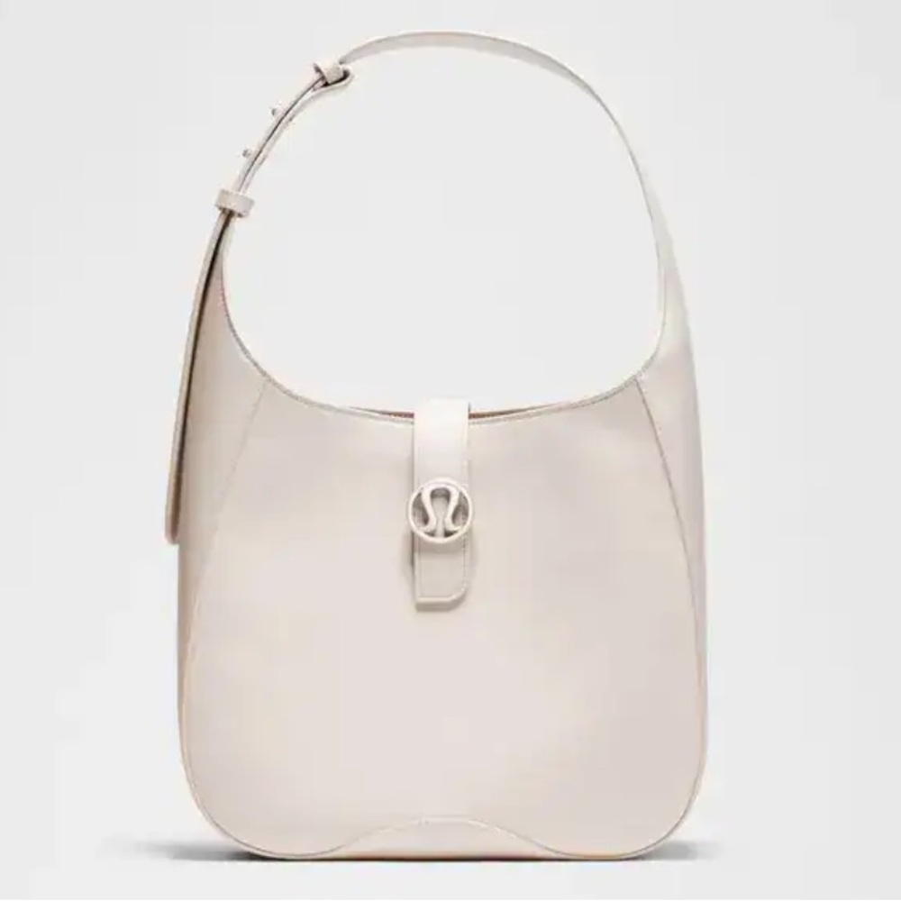 NWT Lululemon Leather Alternative Shoulder Bag
Cashew